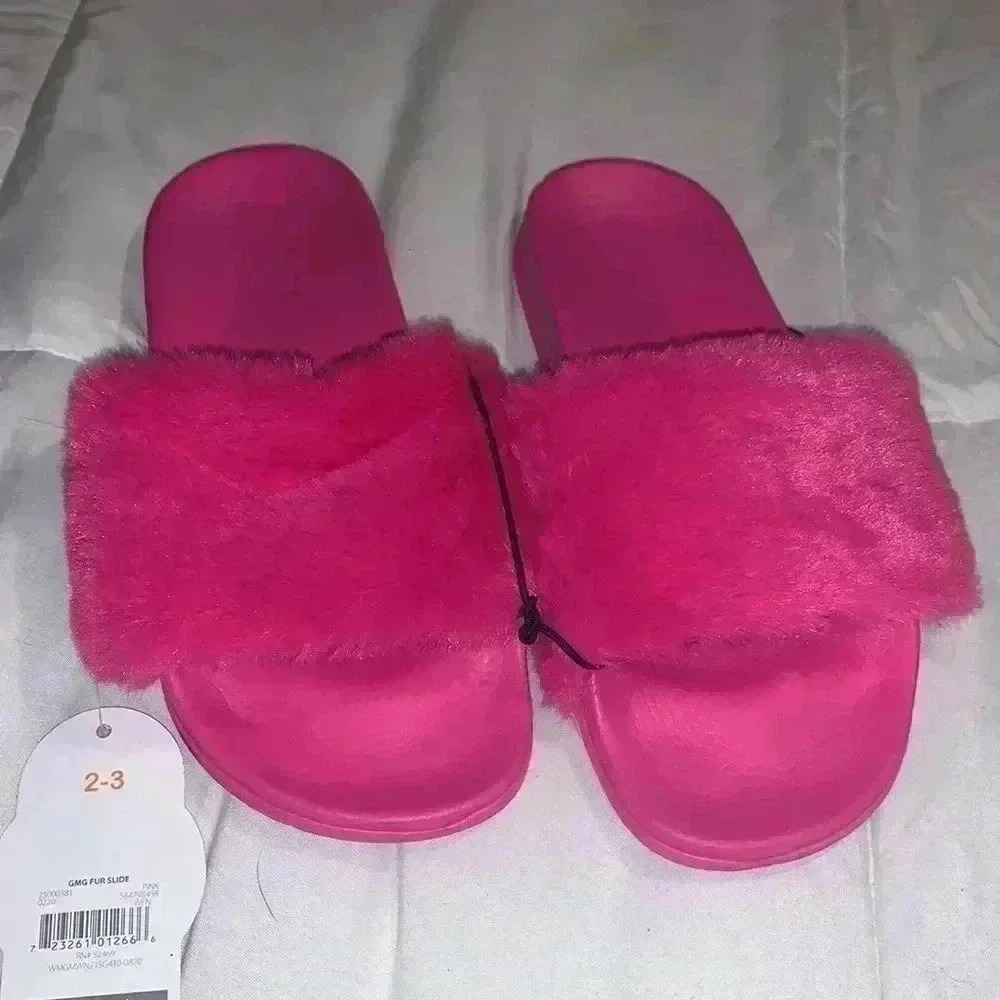 Girl slides - Picture 2 of 3